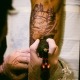 Macchinetta a penna con grip barrierato durante una sessione di tatuaggio
